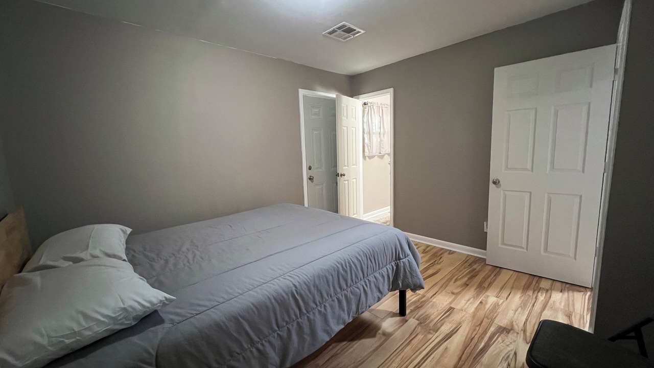 Photo of Bedroom in Booth