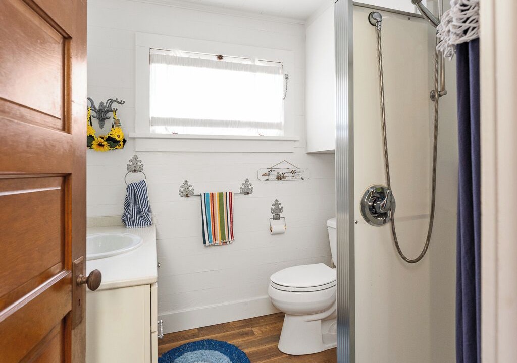 Photo of Bathroom in Twin Lake