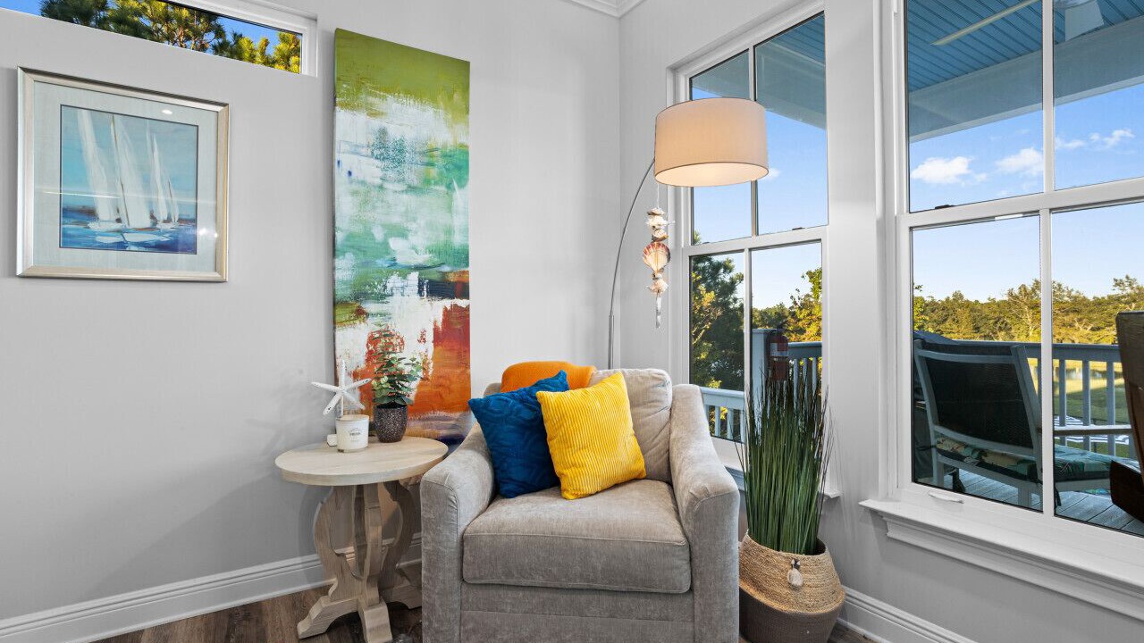 Photo of Livingroom in Henderson Point