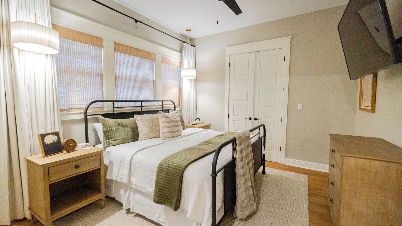 Photo of Bedroom in Laurel