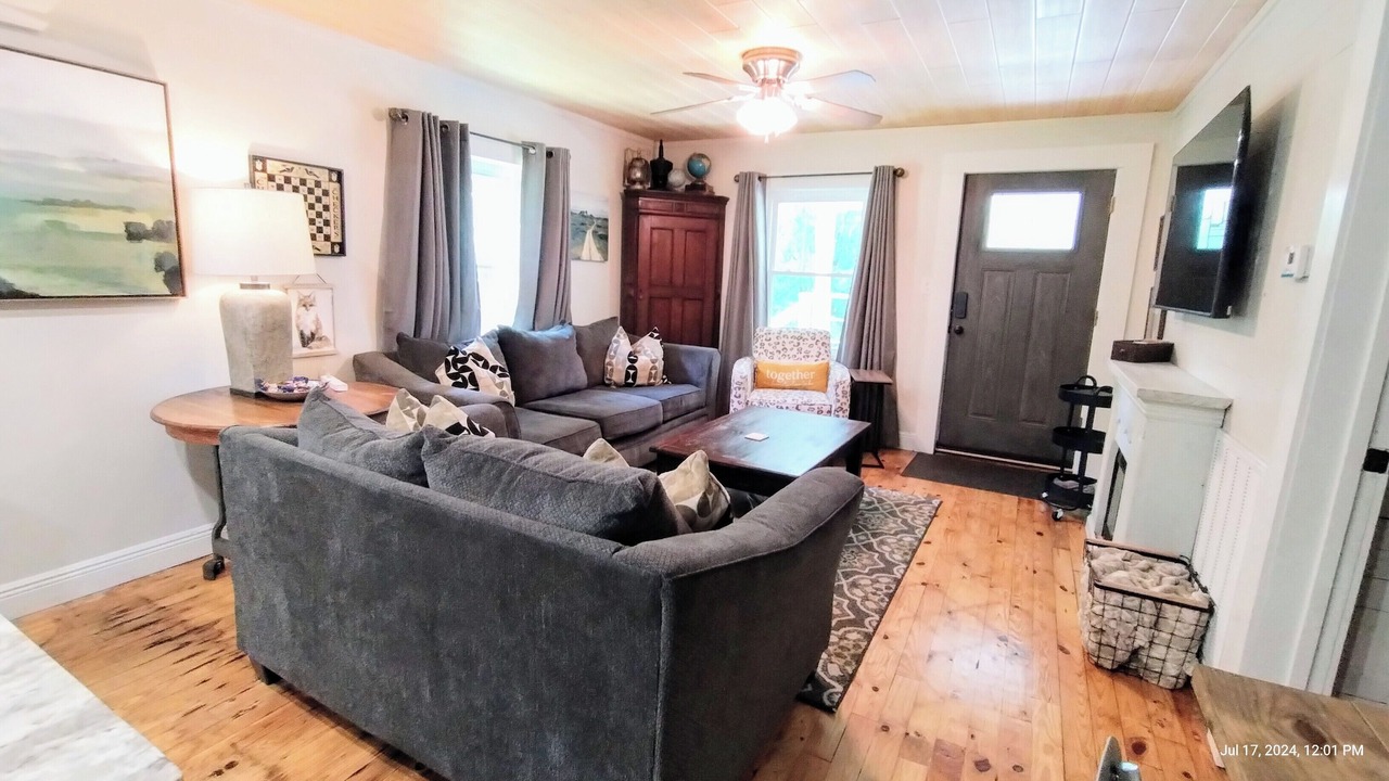Photo of Livingroom in Steele