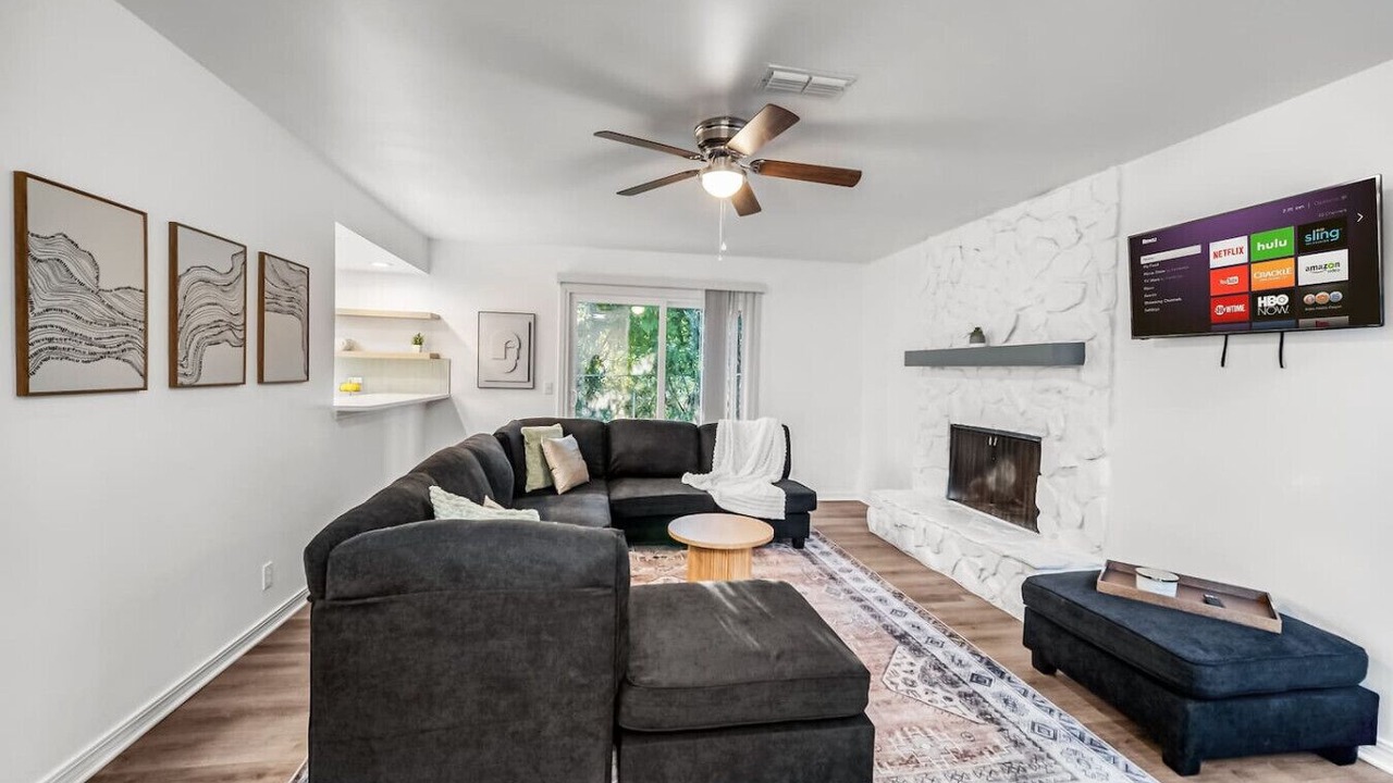 Photo of Livingroom in Jacksonville