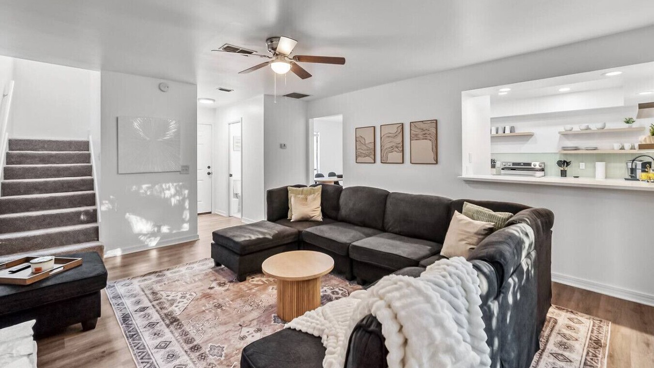 Photo of Livingroom in Jacksonville