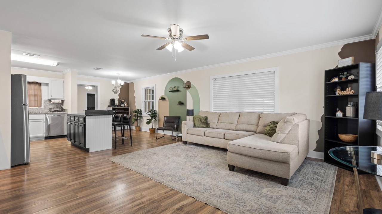 Photo of Livingroom in Foley