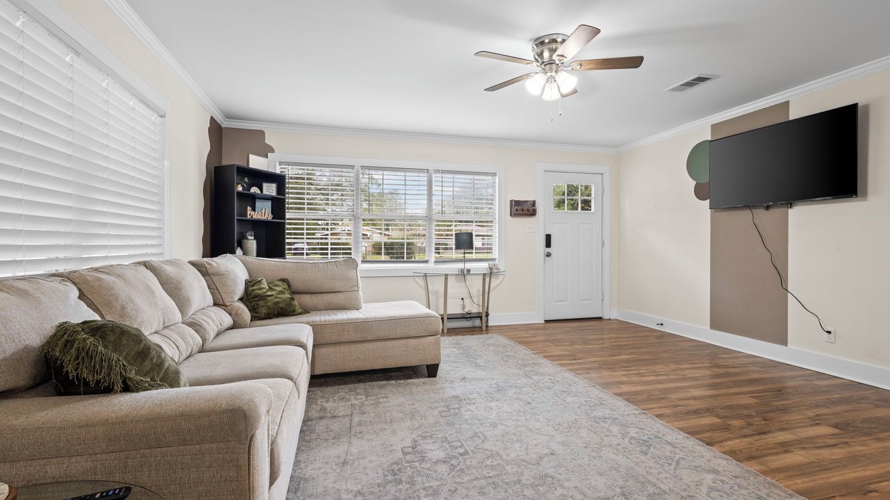 Photo of Livingroom in Foley