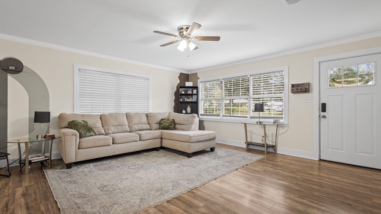 Photo of Livingroom in Foley