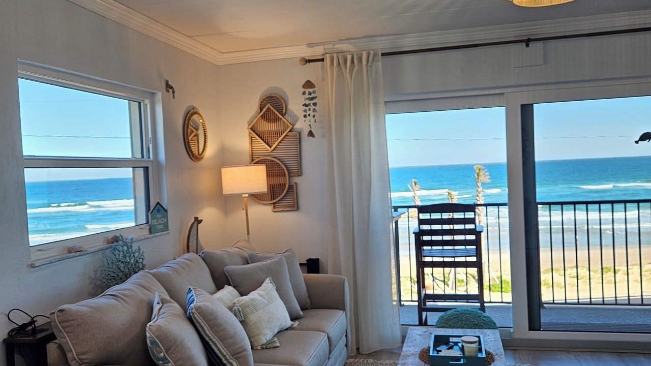 Photo of Livingroom in Oceanside Estates