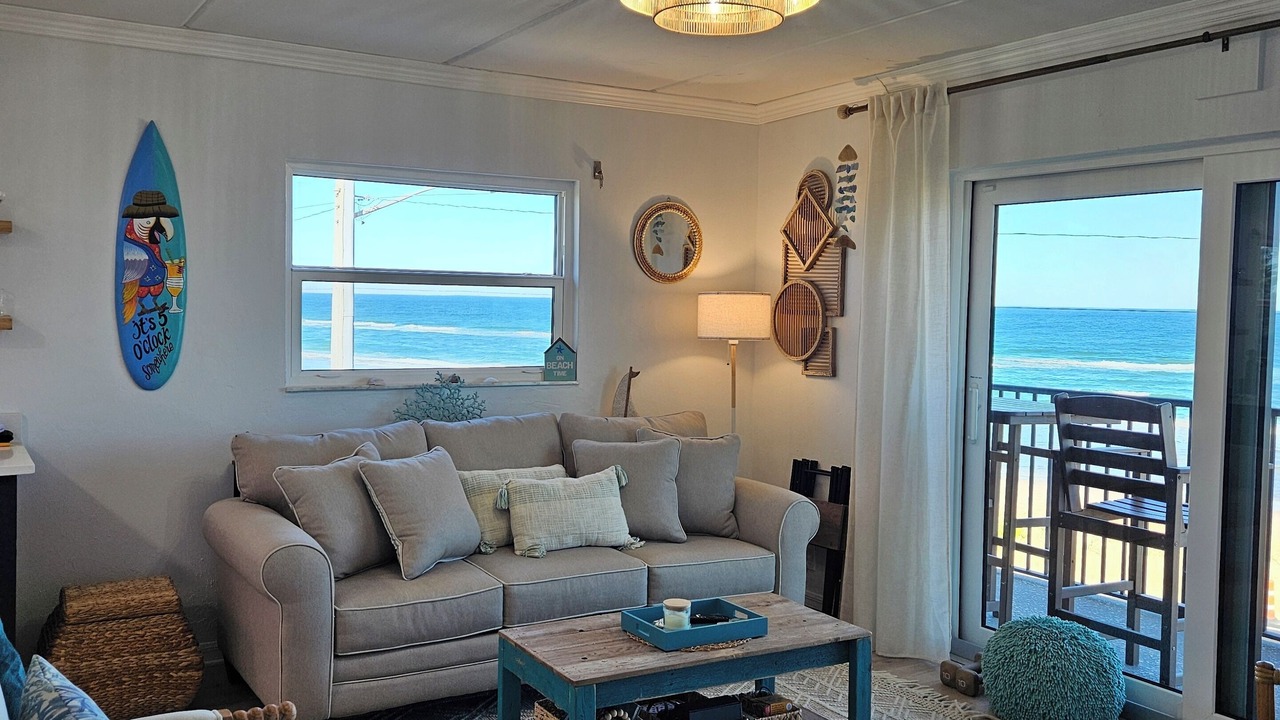 Photo of Livingroom in Oceanside Estates