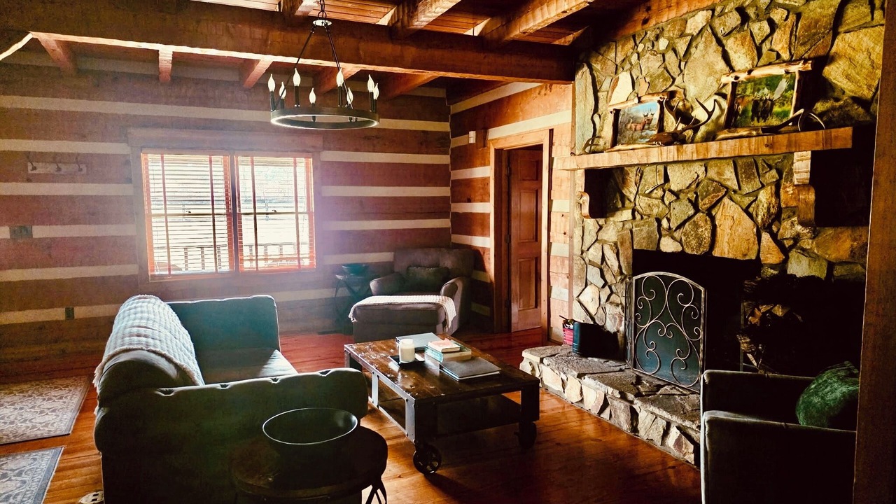 Photo of Livingroom in Gough