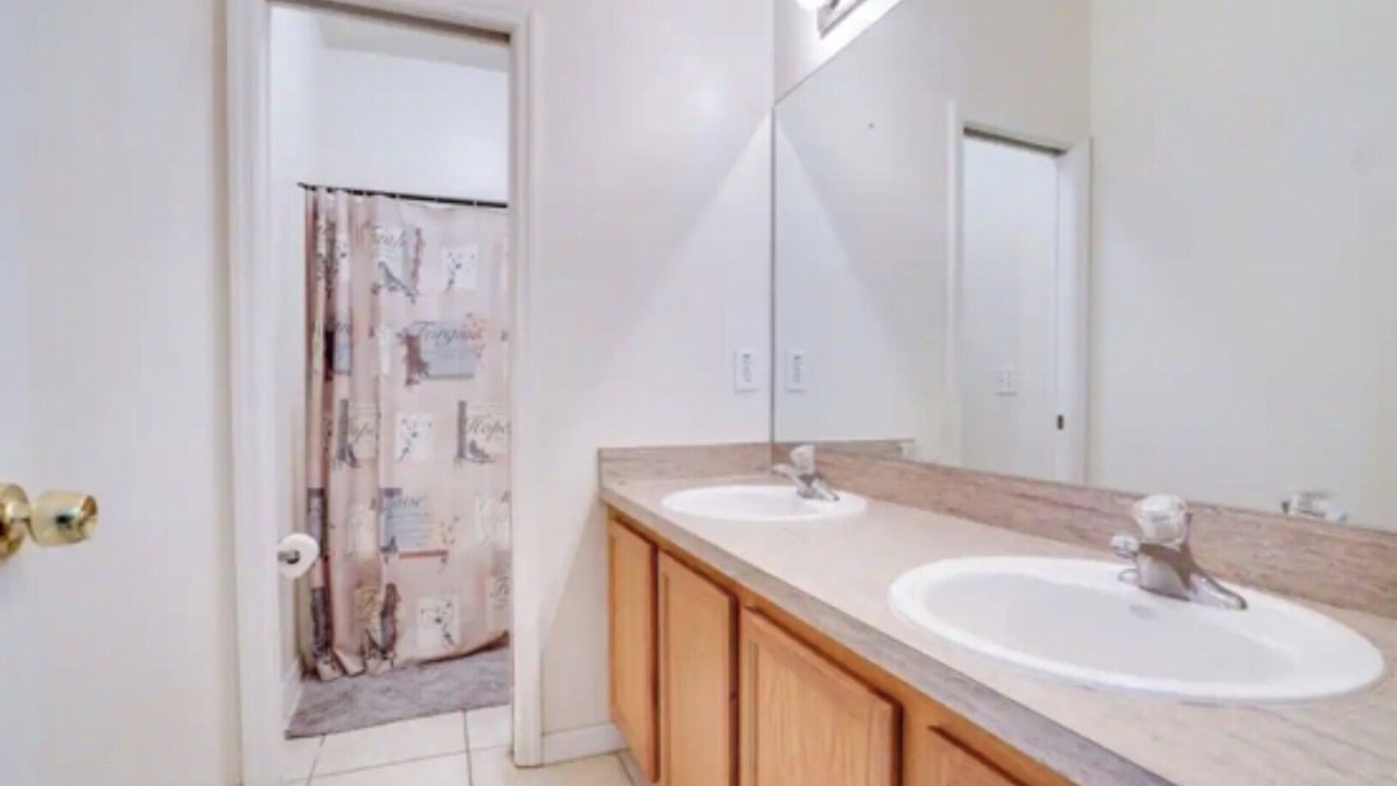 Photo of Bathroom in Sunset Ridge