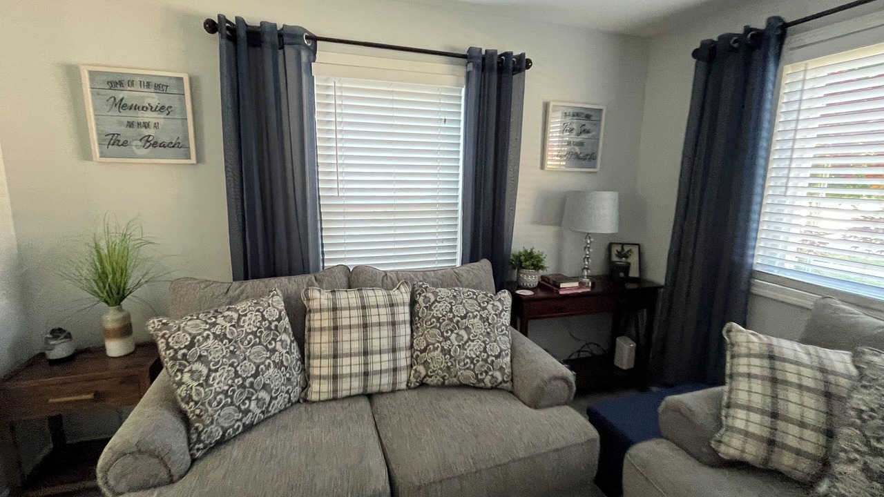 Photo of Livingroom in Lakeside