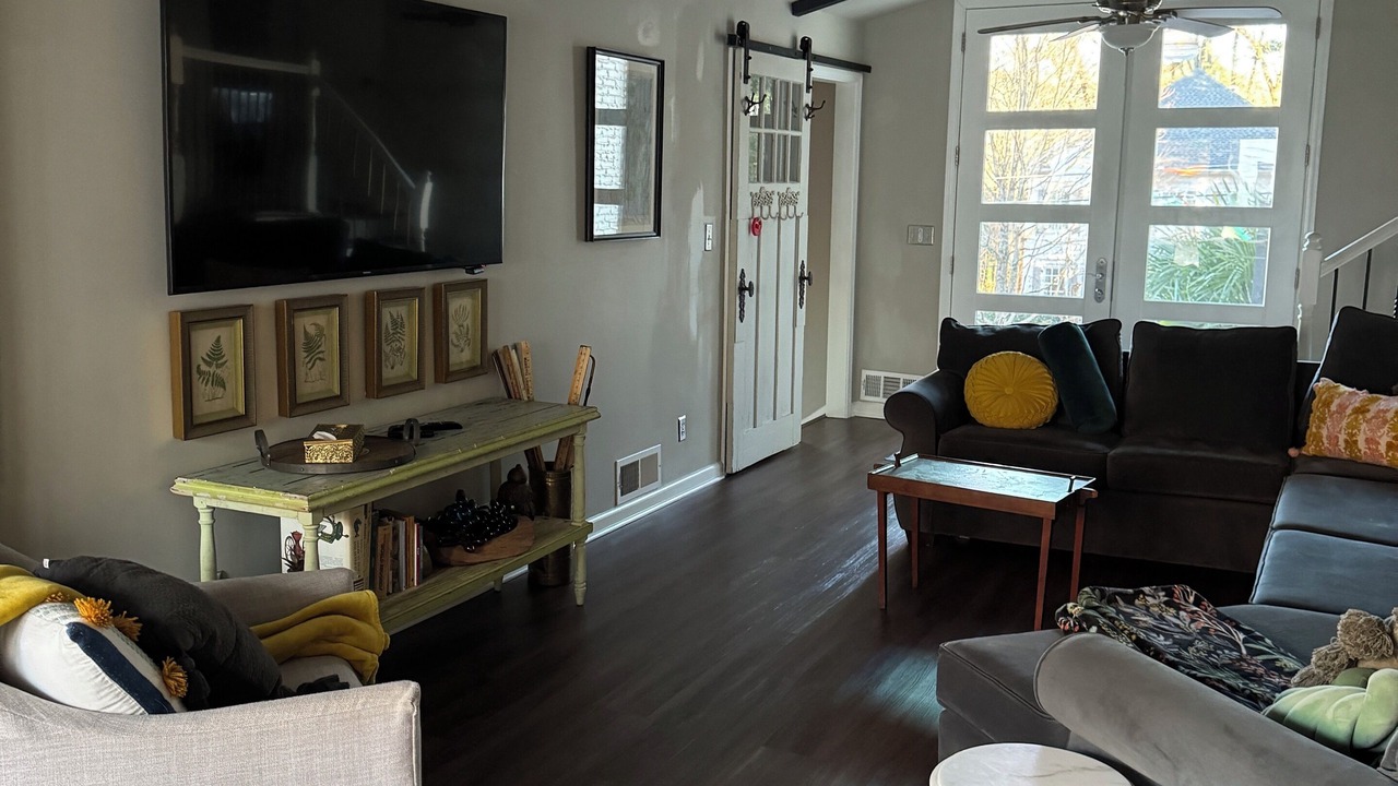 Photo of Livingroom in Underwood Hills