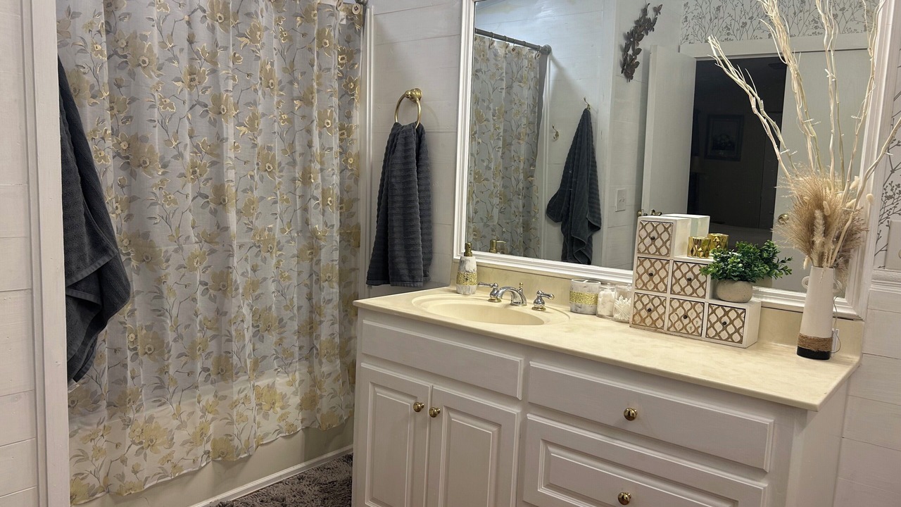 Photo of Bathroom in Ruth