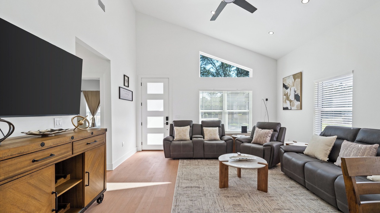 Photo of Livingroom in Foley