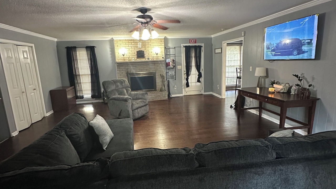 Photo of Livingroom in Woodland Hills