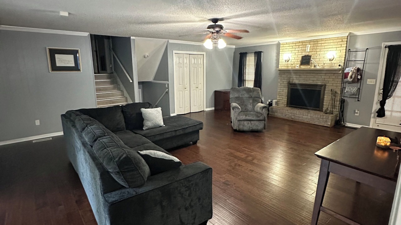 Photo of Livingroom in Woodland Hills