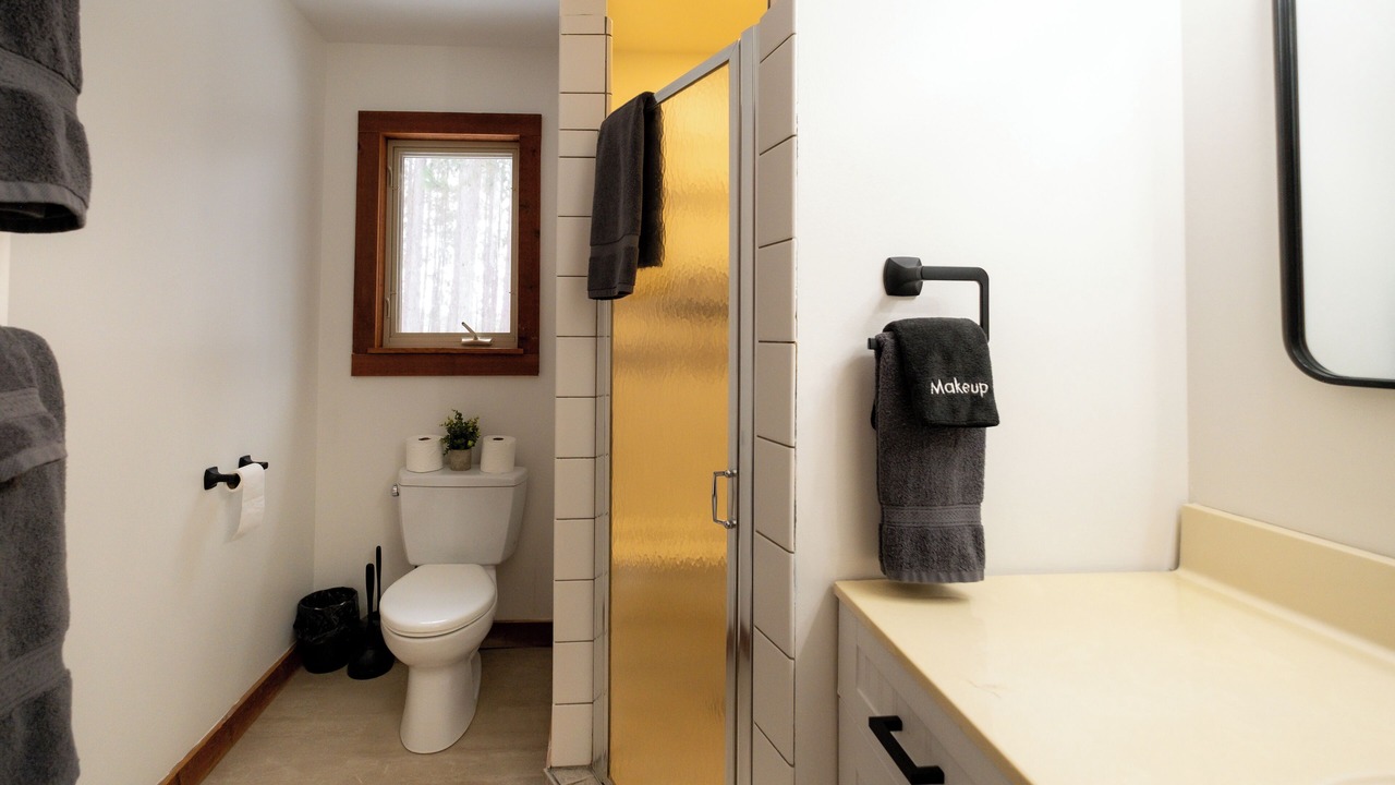 Photo of Bathroom in Central Lake