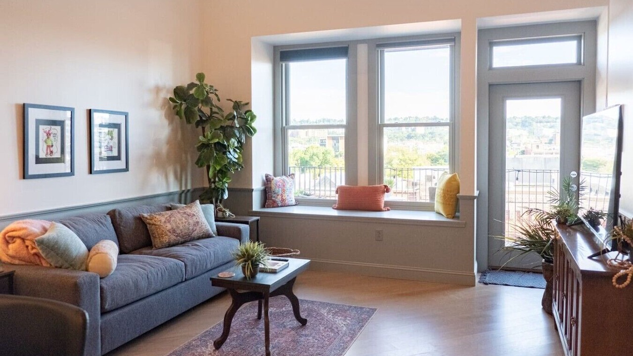 Photo of Livingroom in Central City