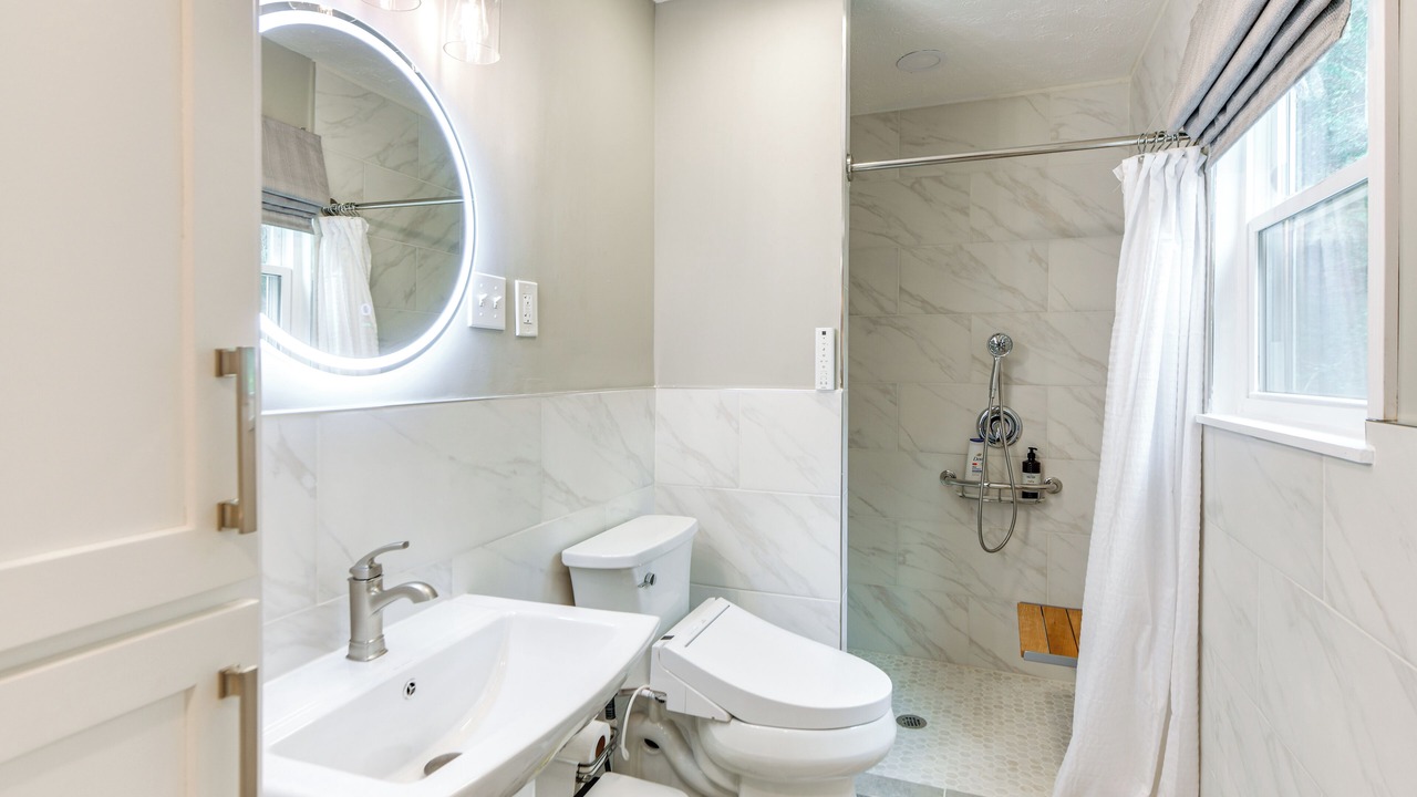 Photo of Bathroom in Shorter