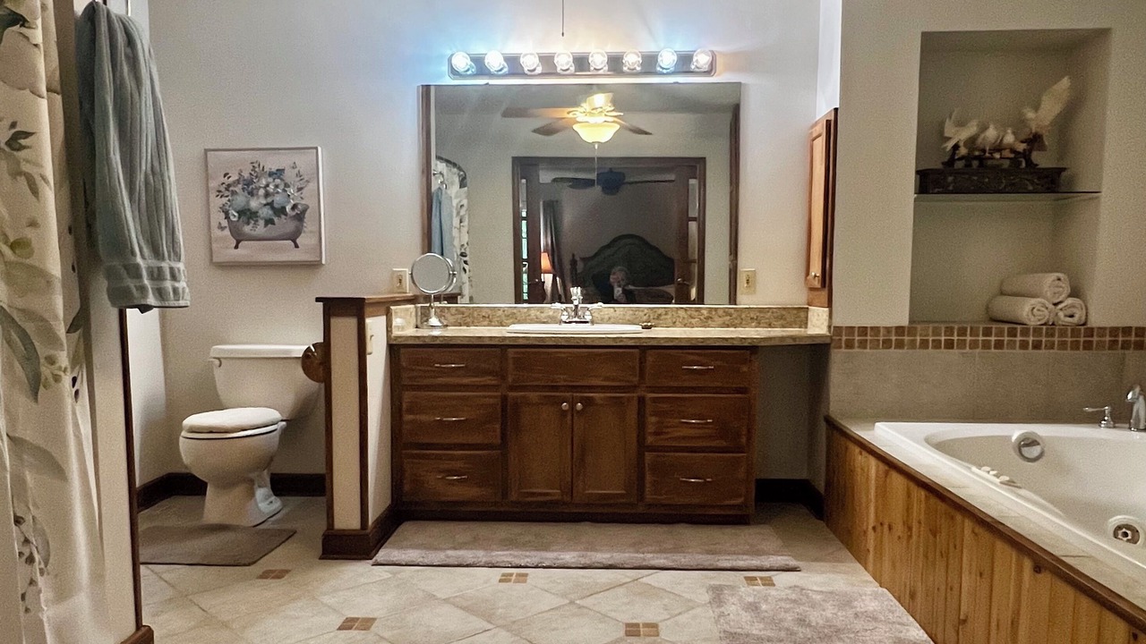 Photo of Bathroom in Red Level