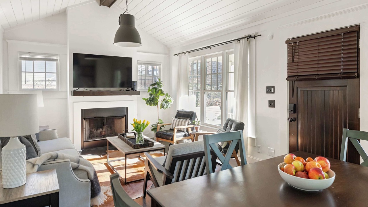 Photo of Livingroom in Inman Park