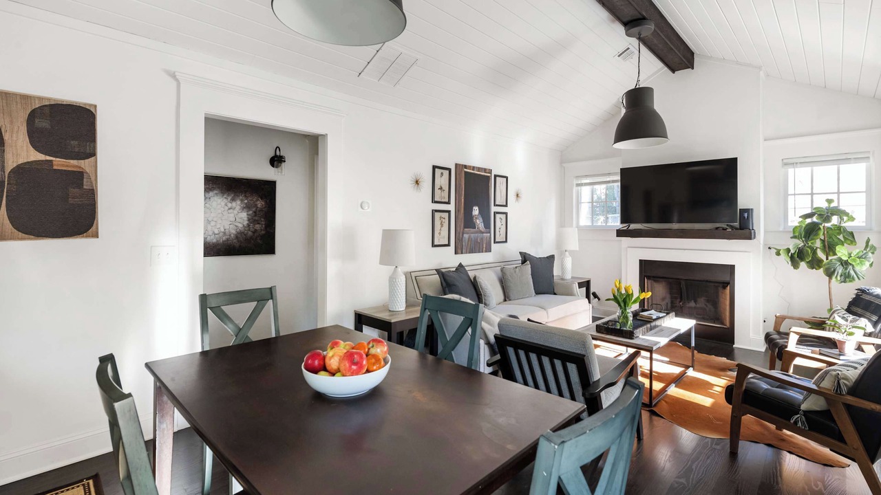 Photo of Livingroom in Inman Park