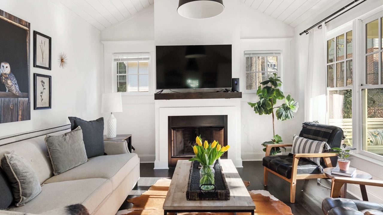 Photo of Livingroom in Inman Park
