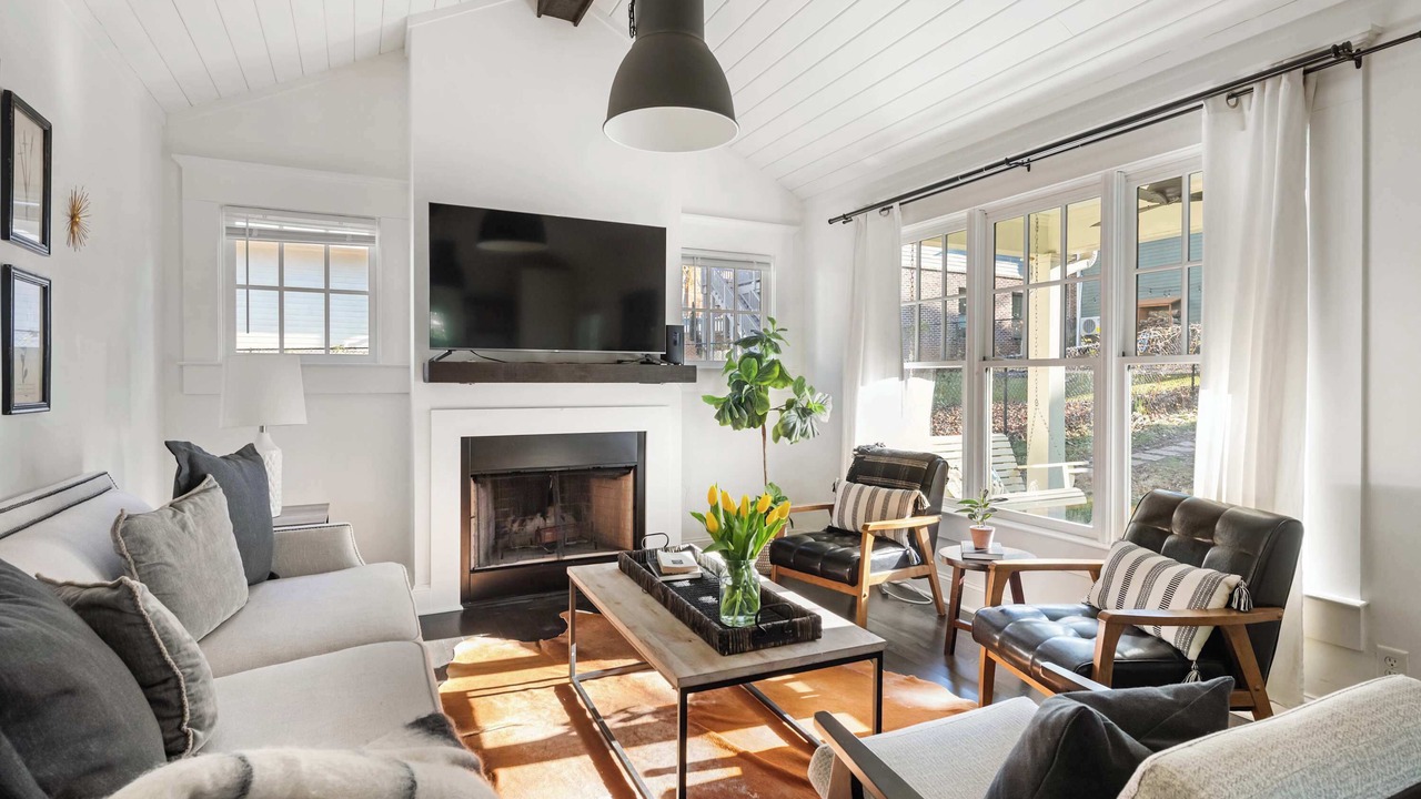 Photo of Livingroom in Inman Park