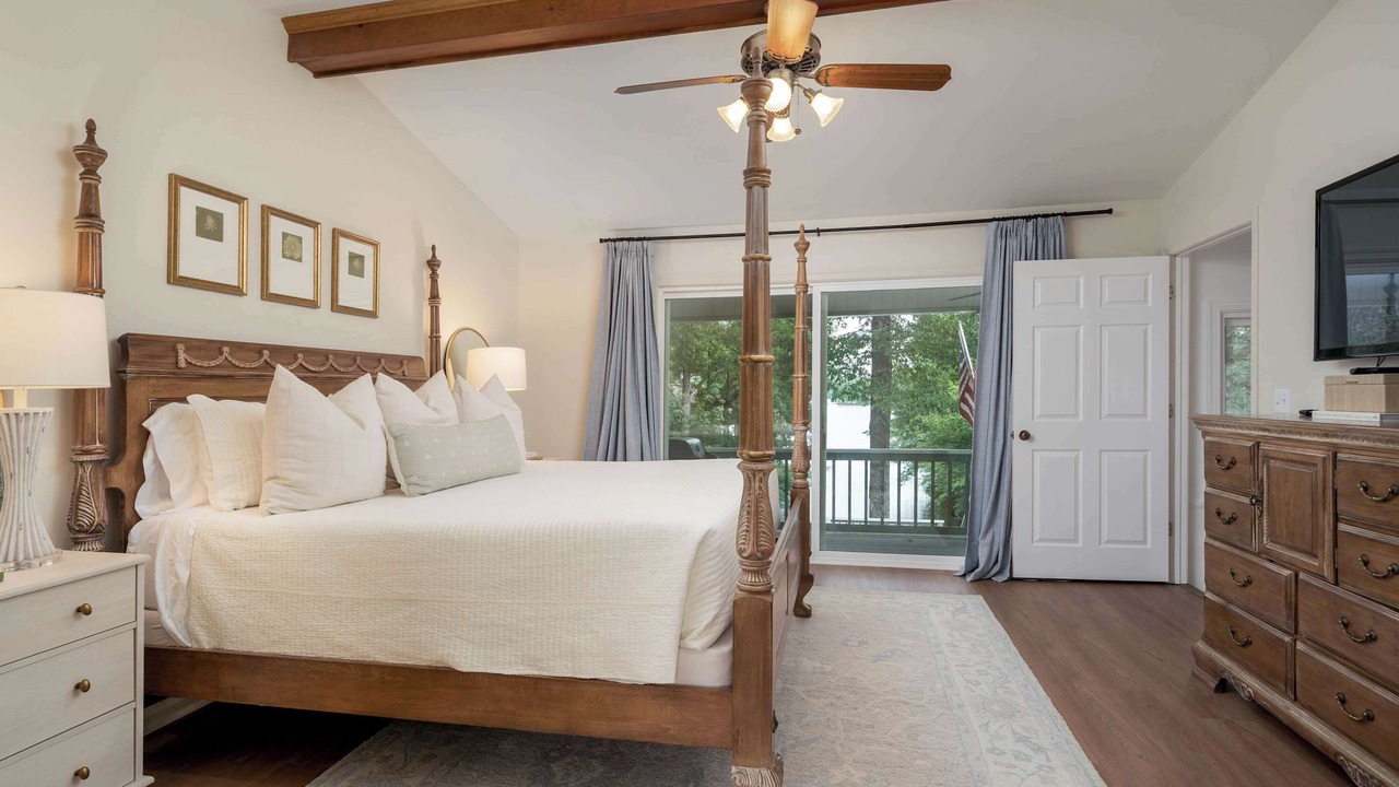 Photo of Bedroom in Northport