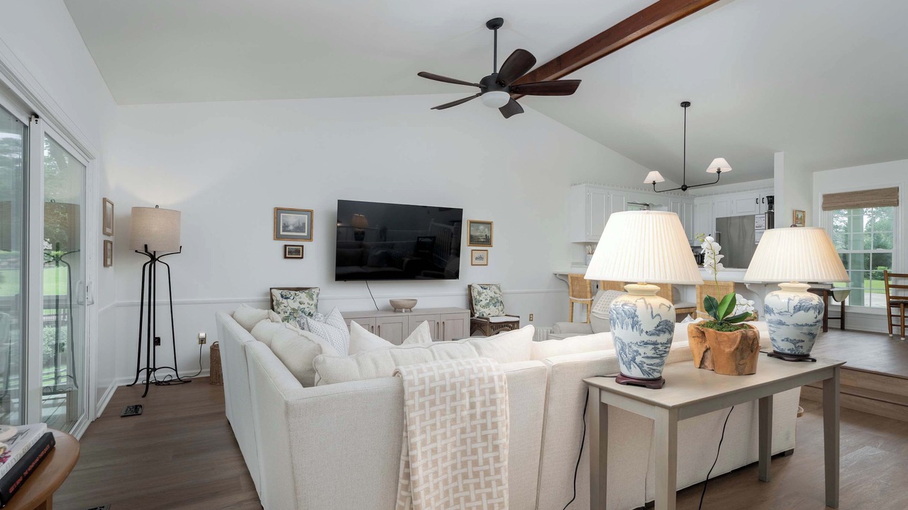 Photo of Livingroom in Northport