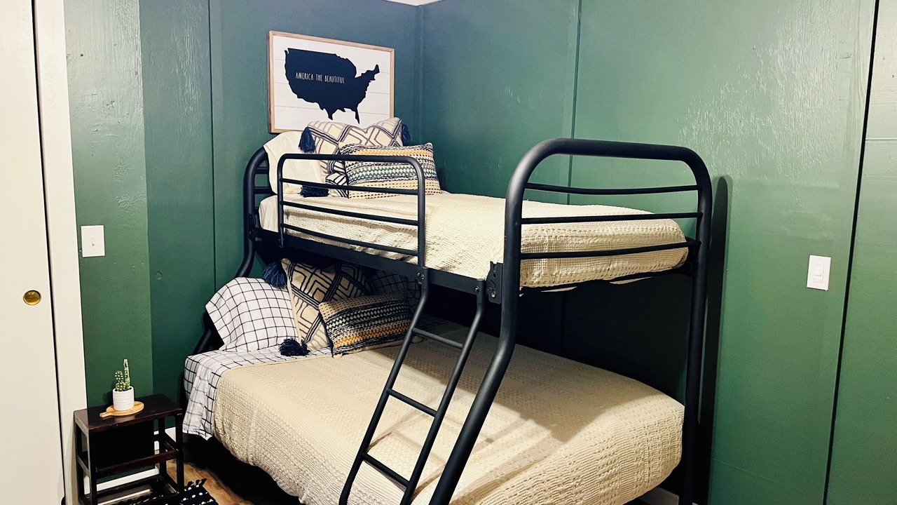Photo of Bedroom in Jones