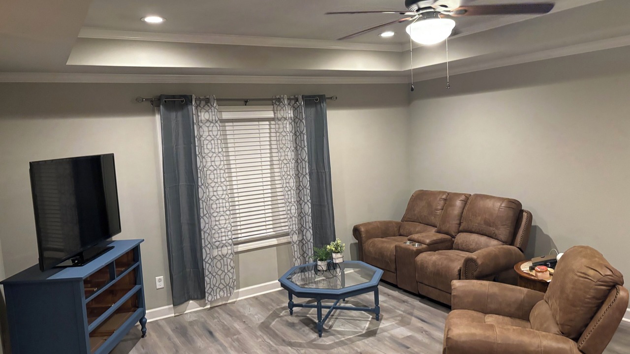 Photo of Livingroom in Midland City