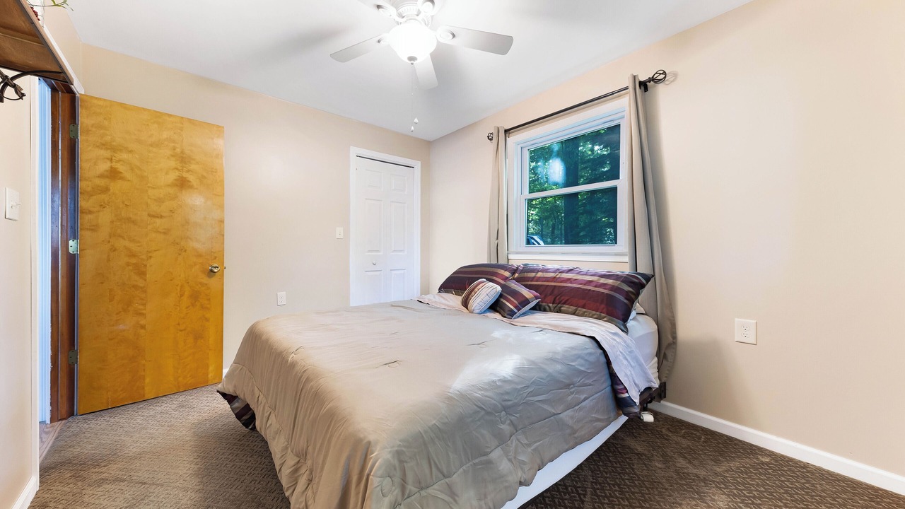 Photo of Bedroom in Lake Arrowhead