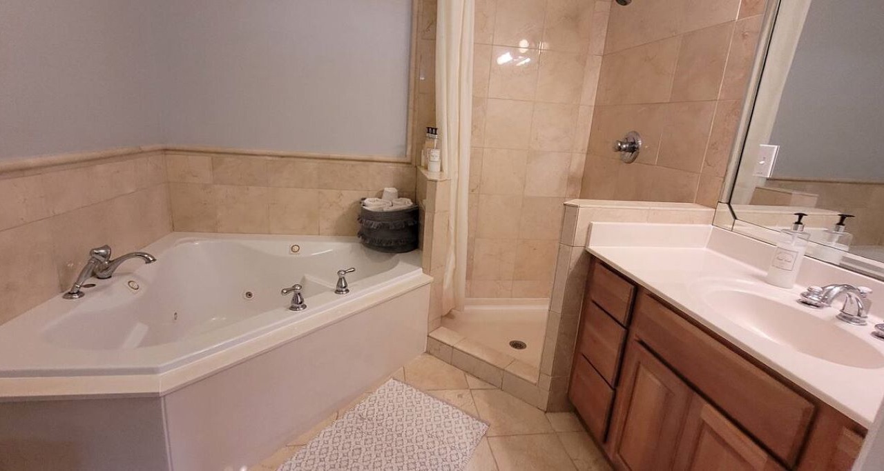 Photo of Bathroom in Henderson Point