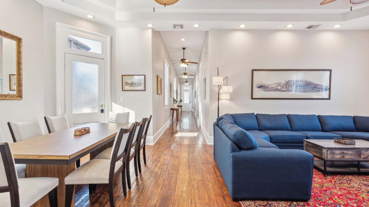 Photo of Livingroom in Mid-City