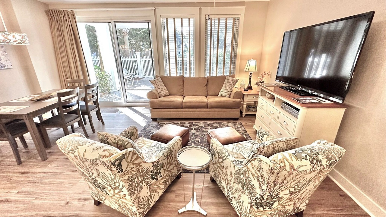 Photo of Livingroom in Baytowne Wharf