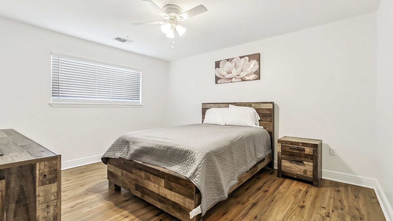 Photo of Bedroom in Little Woods