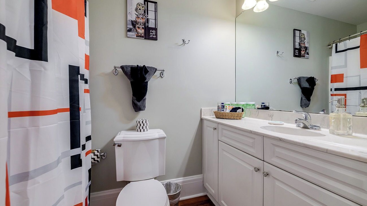Photo of Bathroom in Metropolitan