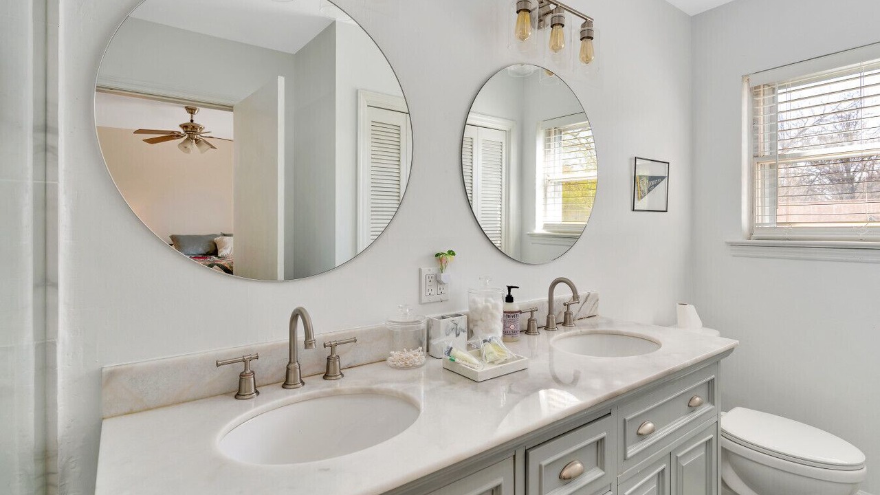 Photo of Bathroom in Rossville