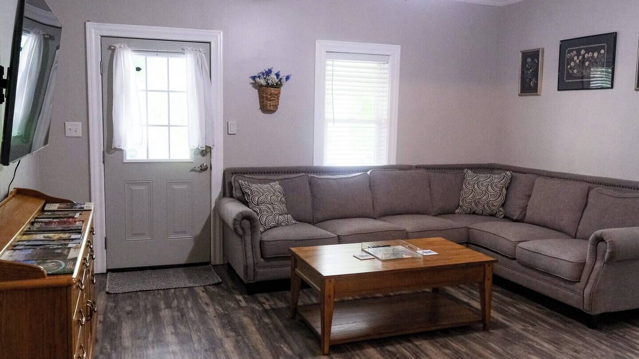 Photo of Livingroom in Six Mile