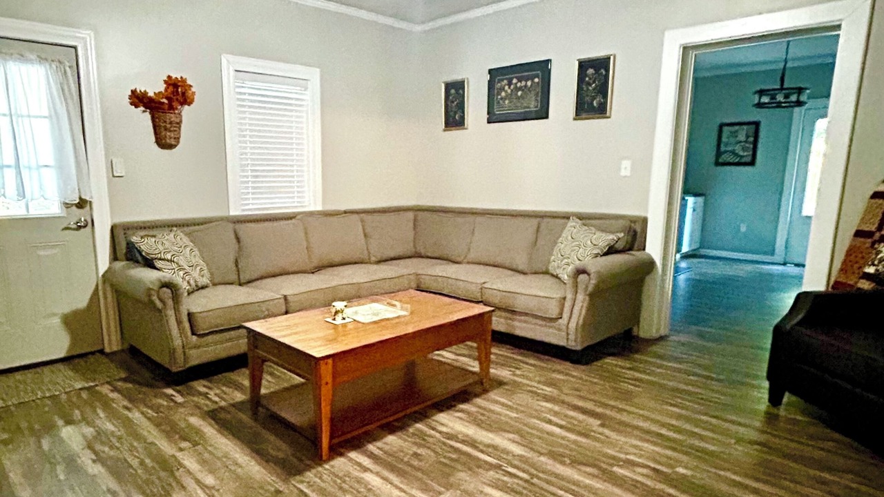 Photo of Livingroom in Six Mile
