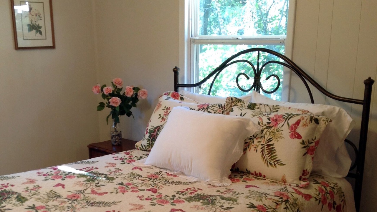 Photo of Bedroom in Putnam Hall