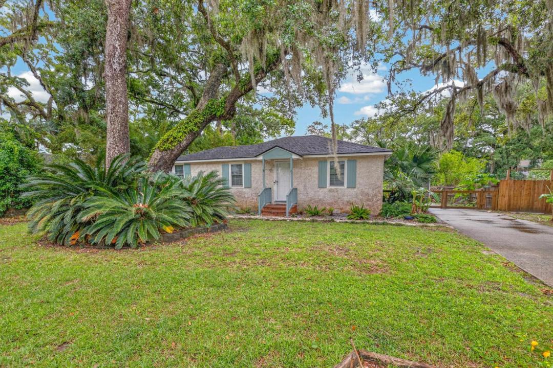 Photo of Others in Saint Simons Heights