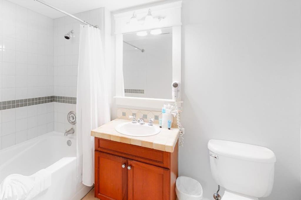 Photo of Bathroom in Baytowne Wharf