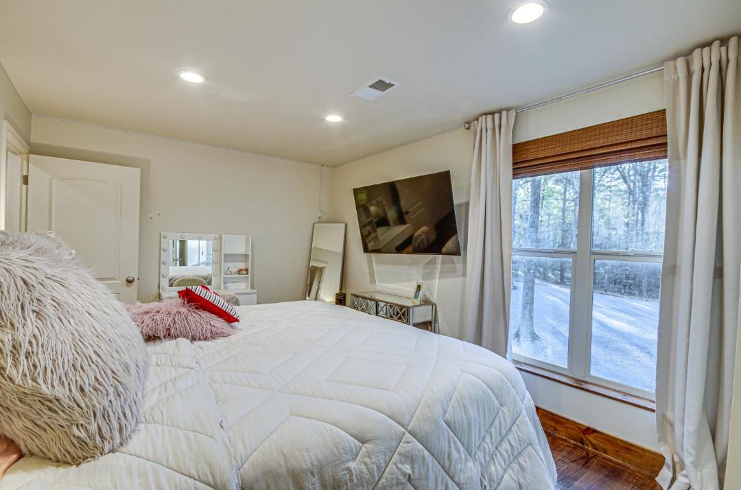 Photo of Bedroom in Tougaloo