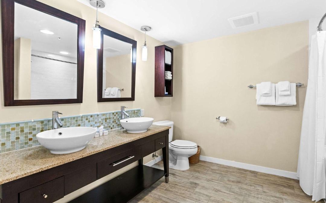 Photo of Bathroom in Baytowne Wharf
