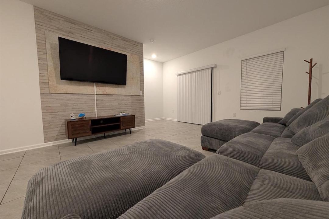 Photo of Livingroom in Northside