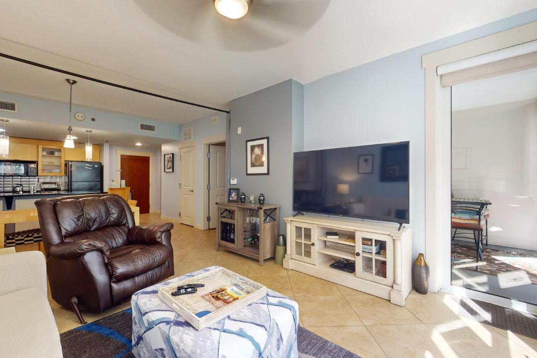 Photo of Livingroom in Baytowne Wharf