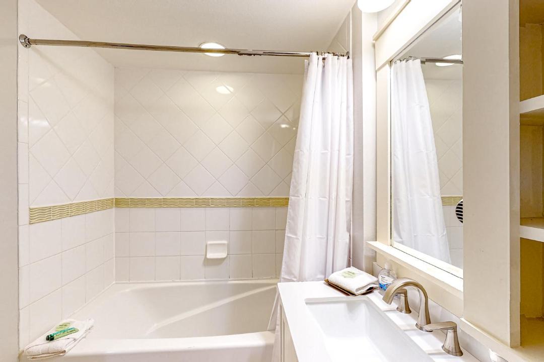 Photo of Bathroom in Baytowne Wharf