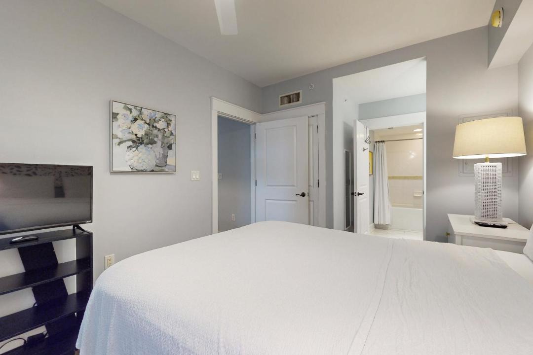 Photo of Bedroom in Baytowne Wharf
